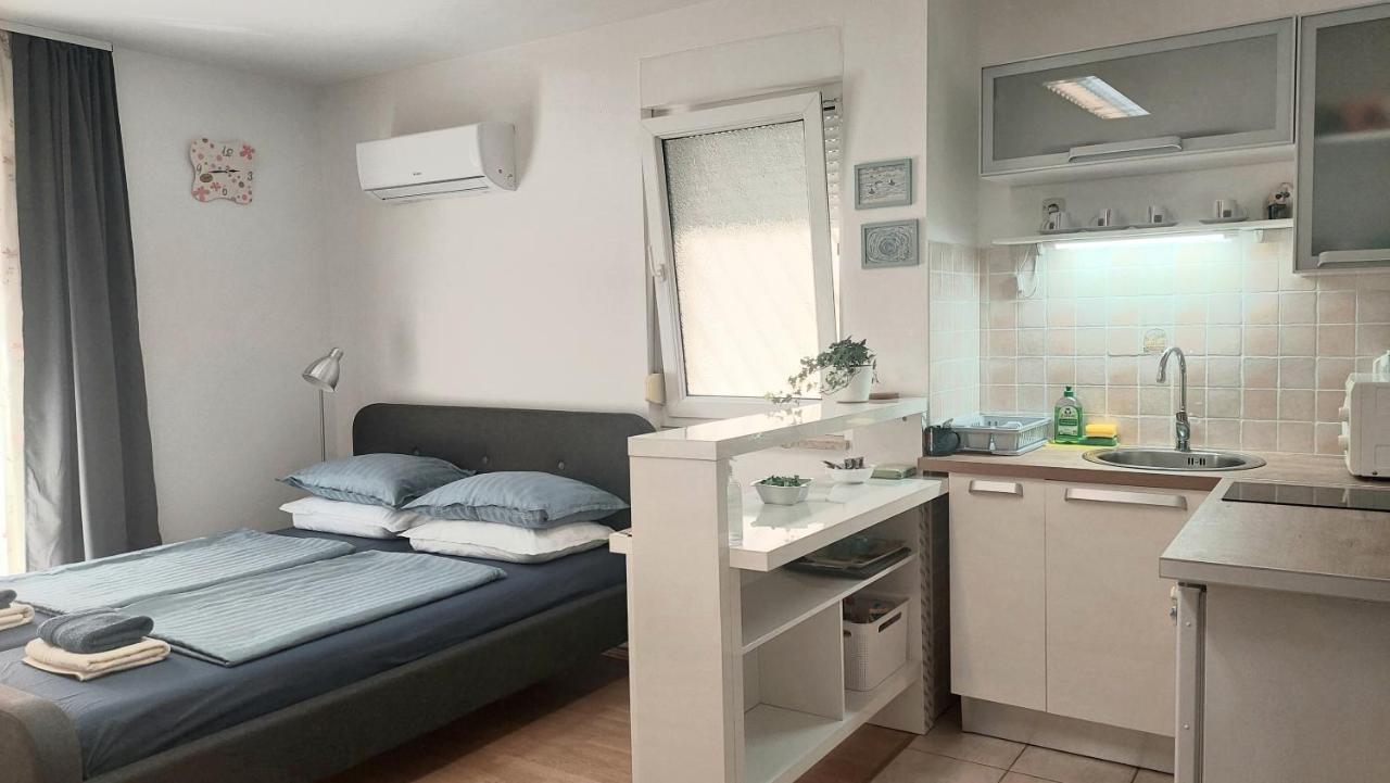 Studio 7Even Ground Floor Пула Екстериор снимка